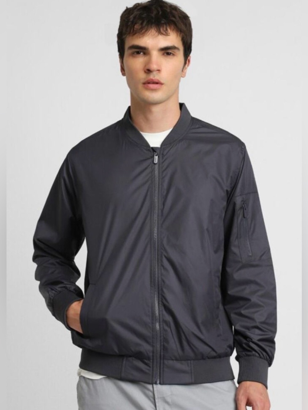 Forever 21 Men’s Bomber, lightweight, 
Zip Up Jacket (Size L)